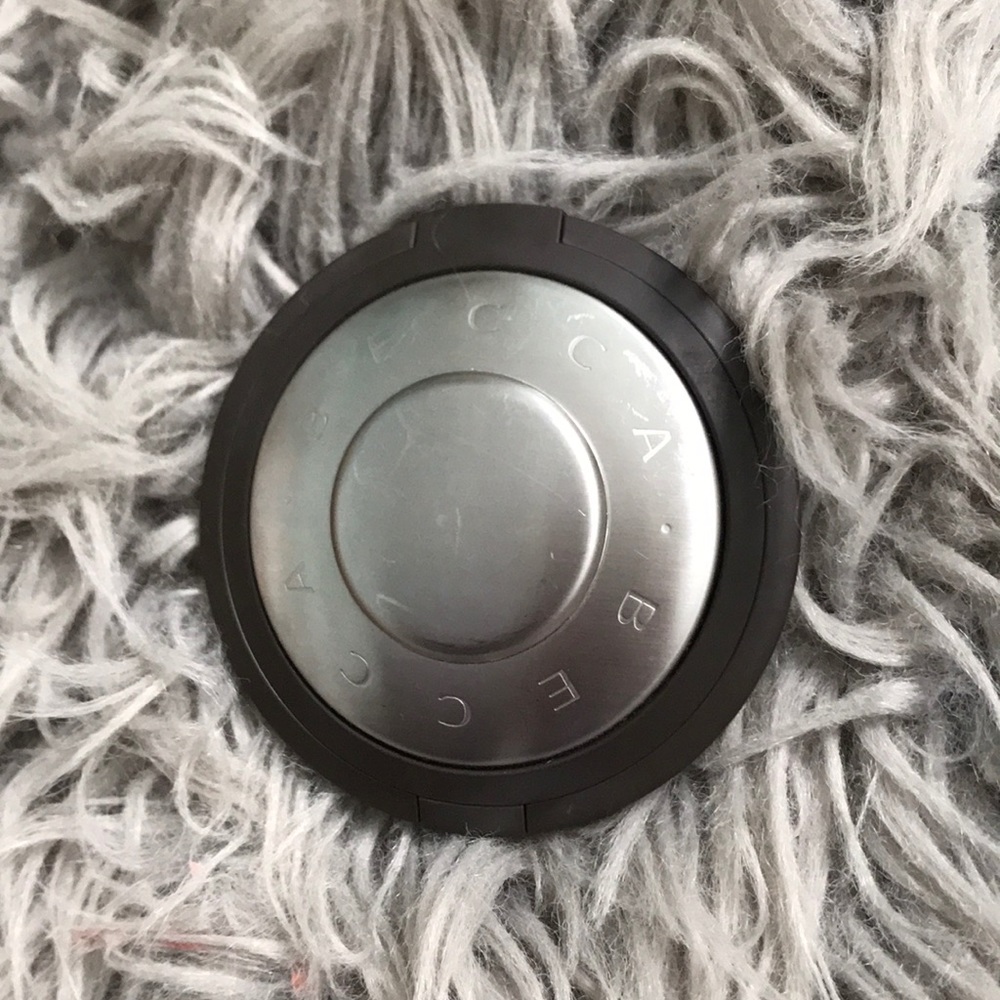 Becca highlight in the shade prosecco pop